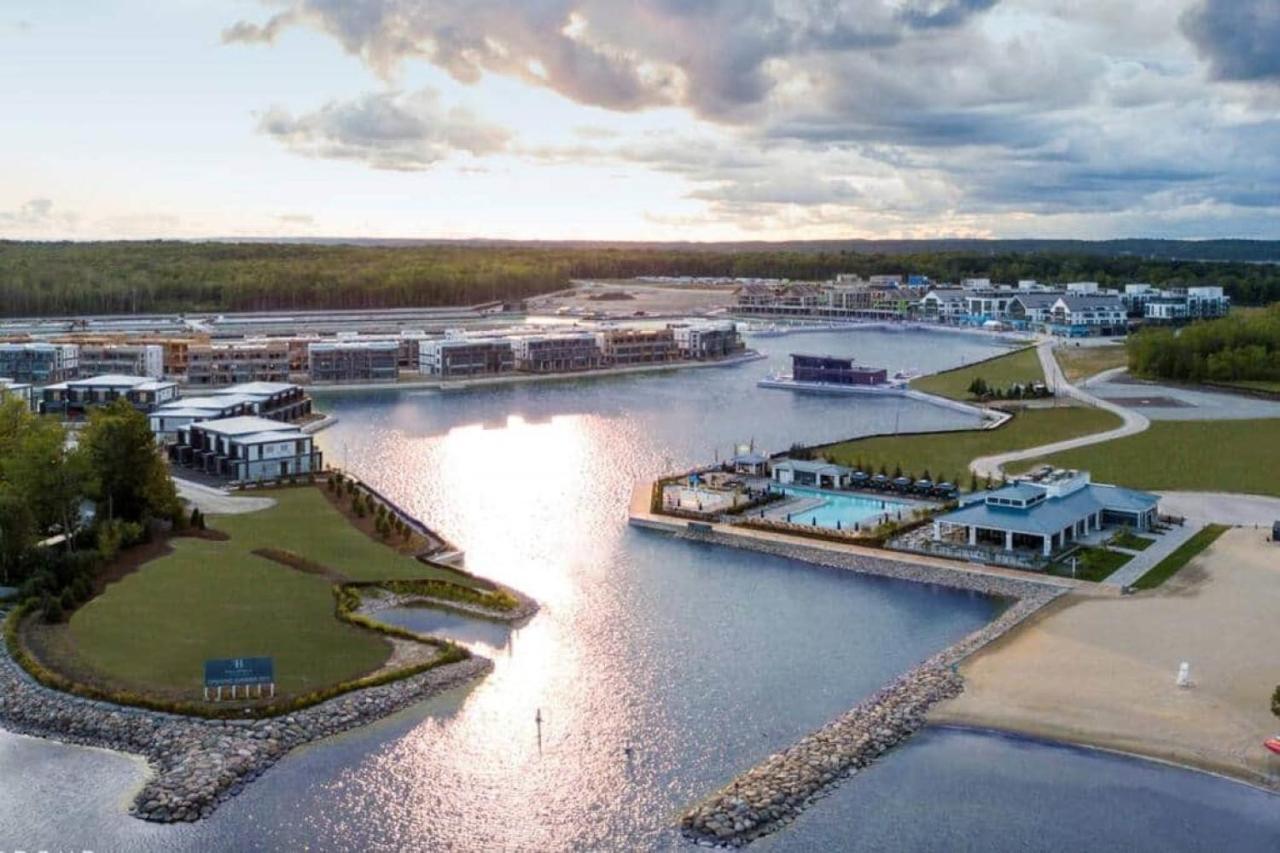 Stunning Stayz At Friday Harbour Beach Marina Resort Lake Simcoe Innisfil Exterior foto
